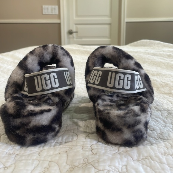 COPY - Like new Ugg slippers - Picture 4 of 4